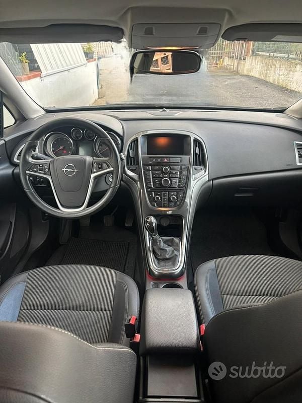 Usata Opel Astra 136 CV (100 kW) 2014 Nero Berlina
