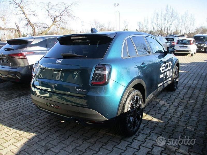 Nuova Fiat 600 La Prima 101 CV (74 kW) 2025 Blu SUV