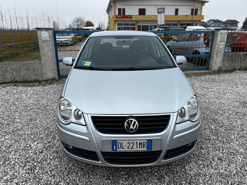 Usata VW Polo Trendline 74 CV (54 kW) 2007 Grigio Utilitaria