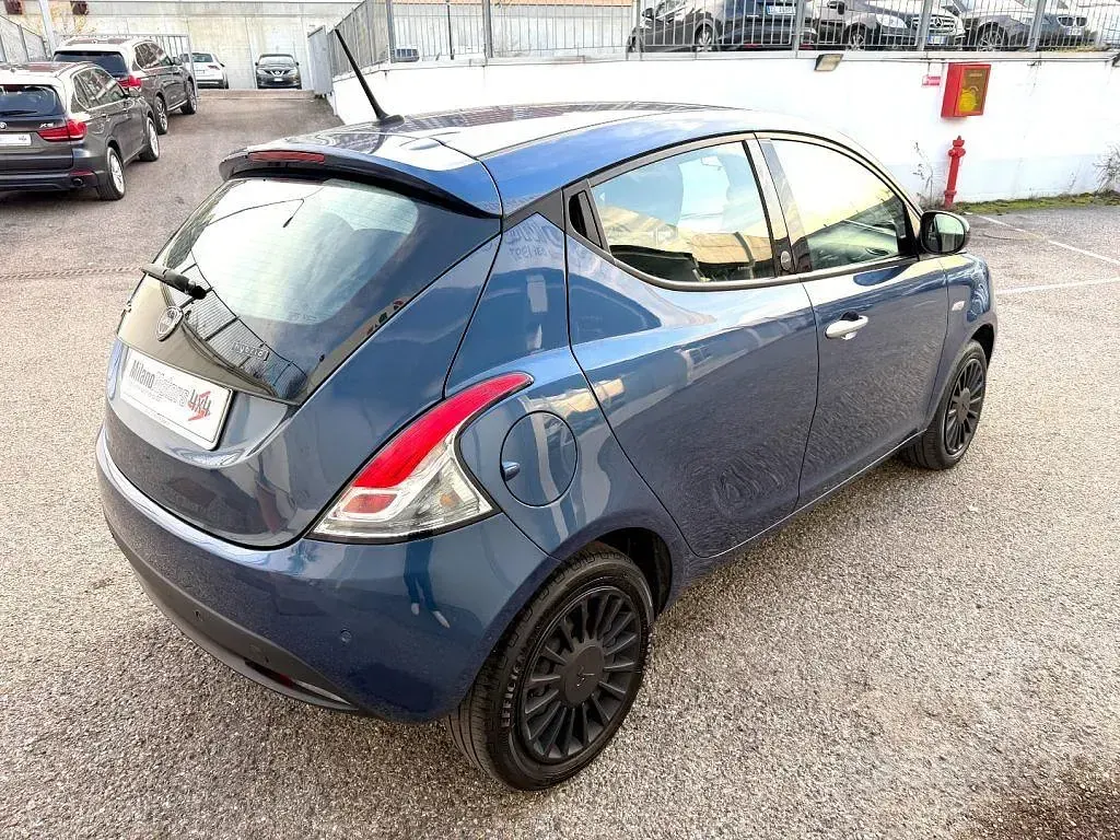 Usata Lancia Ypsilon Silver 69 CV (50 kW) 2021 Blu Utilitaria