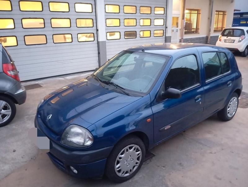 Usata Renault Clio II 74 CV (54 kW) 1999 Blu Berlina
