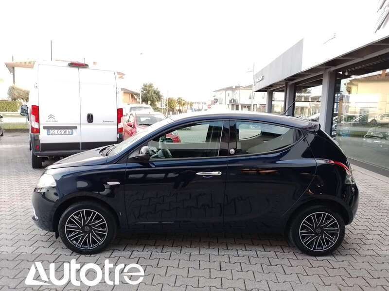 Usata Lancia Ypsilon Gold 69 CV (50 kW) 2018 Blu/azzurro Utilitaria