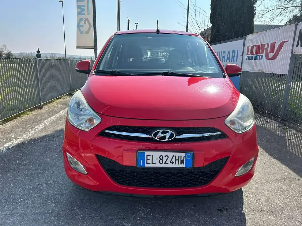 Używany Hyundai i10 69 KM (50 kW) 2012 Czerwony Hatchback