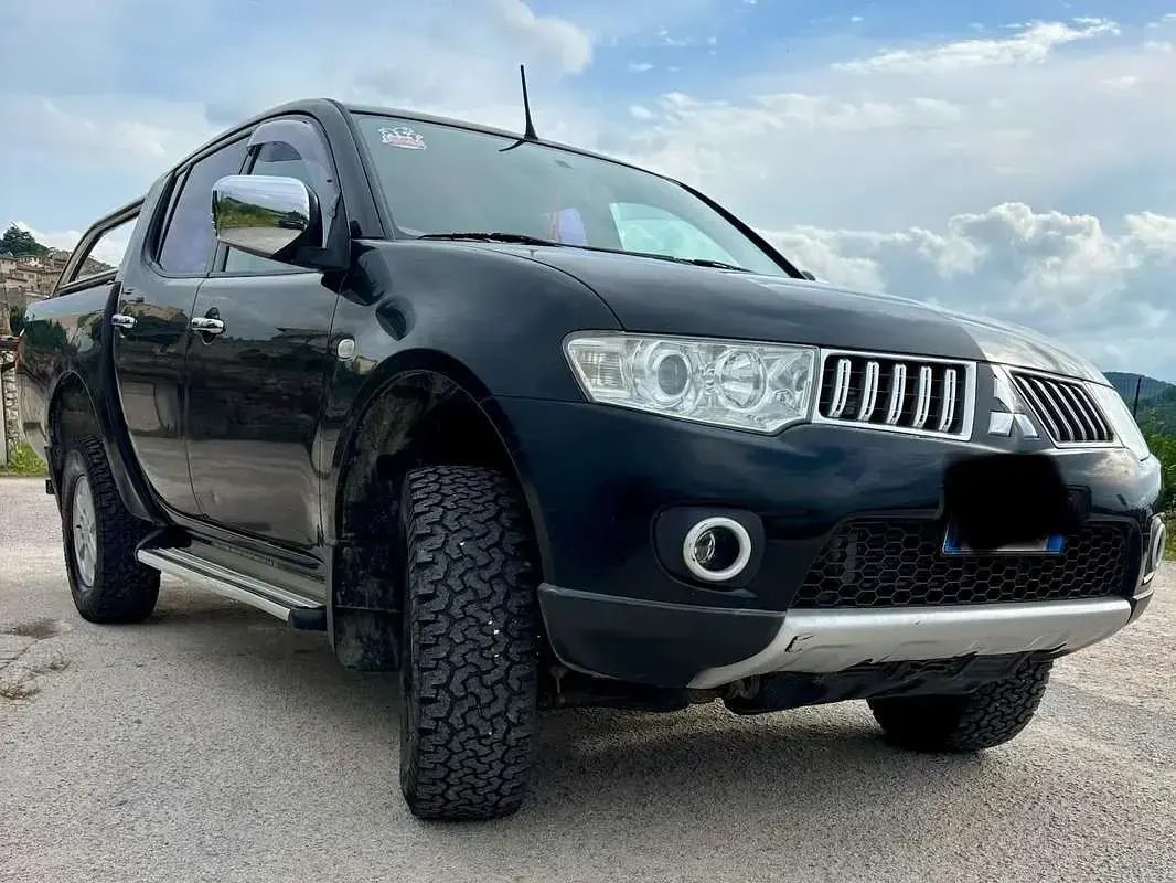 Usata Mitsubishi L200 Intense 136 CV (100 kW) 2011 Nero Pick-up