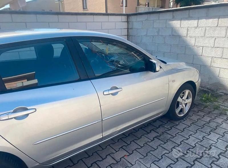 Begagnad Mazda 3 109 HK (80 kW) 2003 Grå Sedan