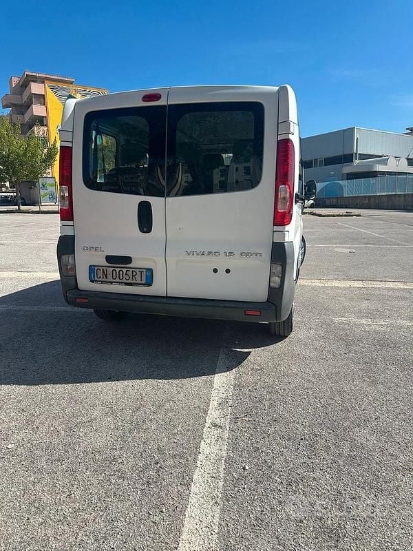Usata Opel Vivaro 2004 Bianco Monovolume