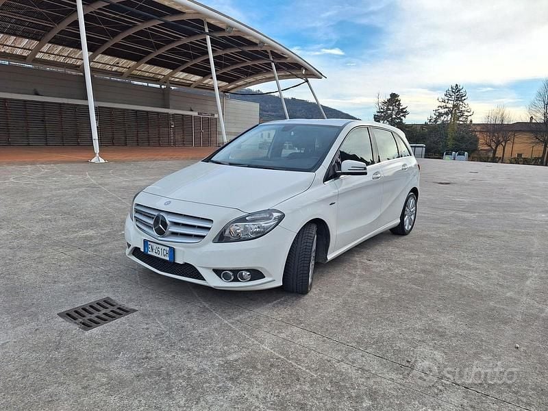 Usata Mercedes B180 Executive 122 CV (89 kW) 2012 Bianco Monovolume
