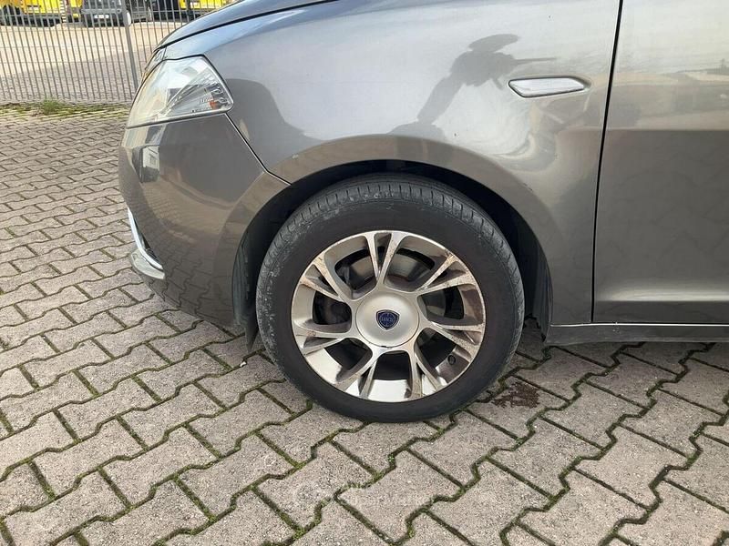 Usata Lancia Ypsilon Gold 86 CV (63 kW) 2016 Grigio Utilitaria