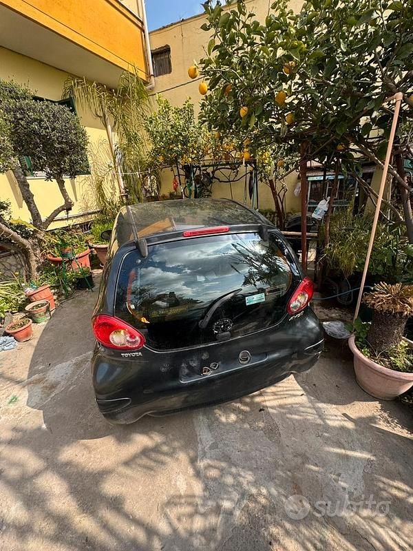 Usata Toyota Aygo 68 CV (50 kW) 2006 Grigio Utilitaria