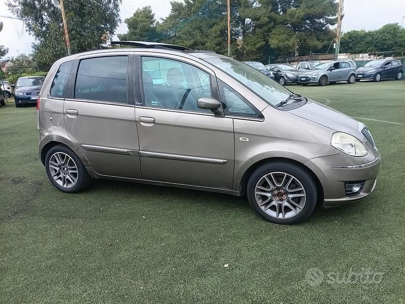 Usata Lancia Musa 90 CV (66 kW) 2009 Monovolume
