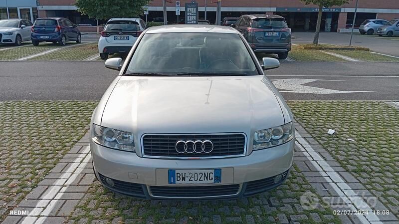 Grigio Usata 2001 Audi A4 Tre volumi | 3300 € (Buon prezzo) - Immagine 1/4