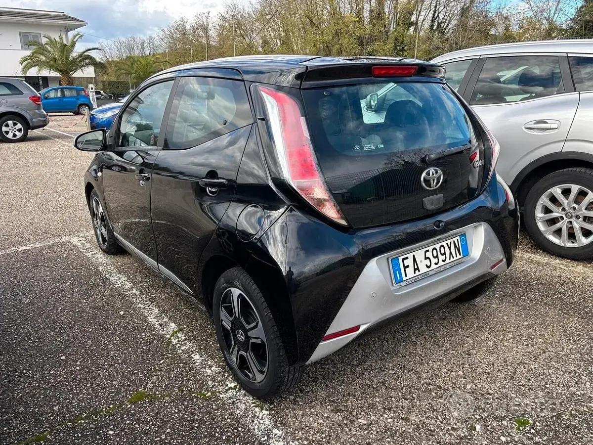 Usata Toyota Aygo Cool 69 CV (50 kW) 2015 Grigio Utilitaria