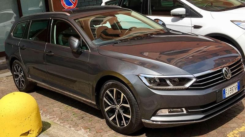 Usata VW Passat Highline 150 CV (110 kW) 2017 Grigio Station wagon