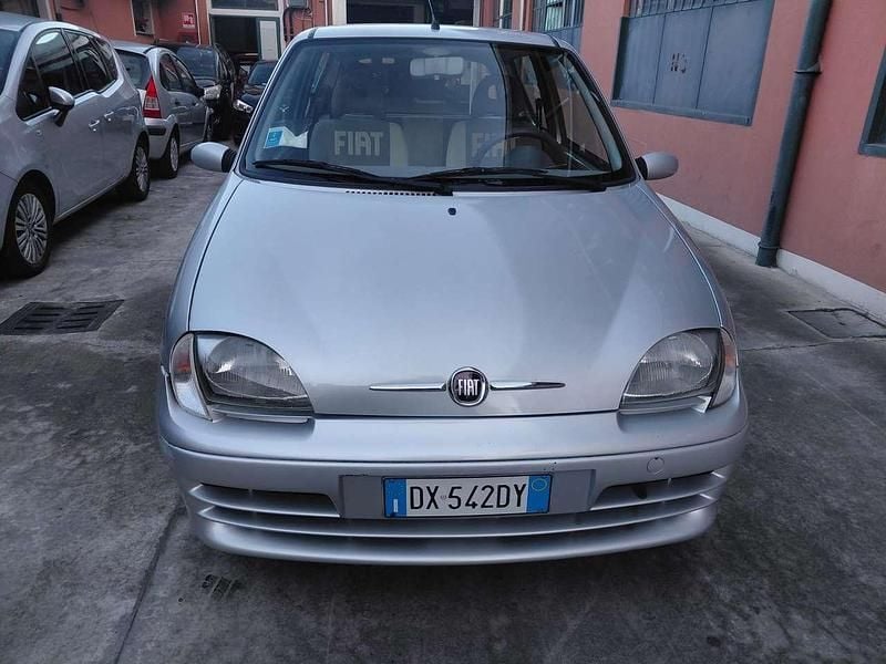 Usata Fiat 600 Active 54 CV (39 kW) 2009 Grigio chiaro Utilitaria