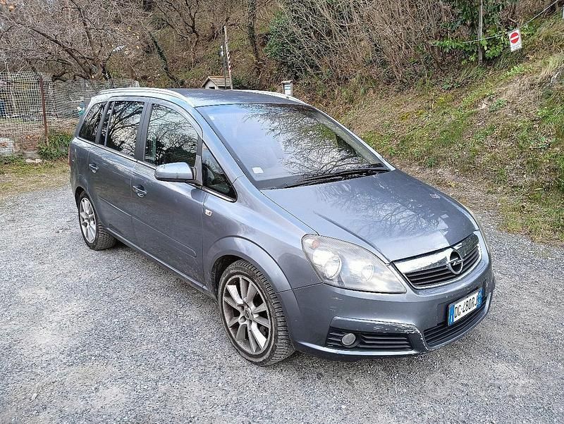 Grigio Usata 2007 Opel Zafira Cosmo Monovolume | 1500 € (Super prezzo) - Immagine 1/4