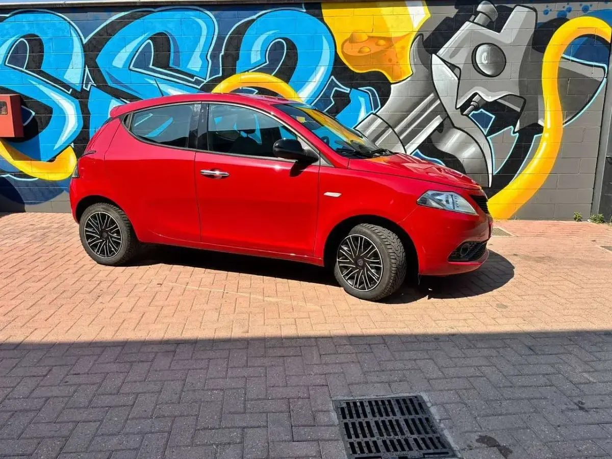 Usata Lancia Ypsilon 69 CV (50 kW) 2018 Rosso Utilitaria