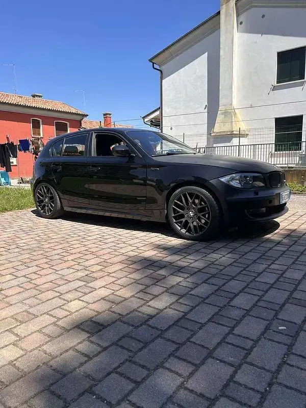 Usata BMW 120 177 CV (130 kW) 2009 Nero Utilitaria