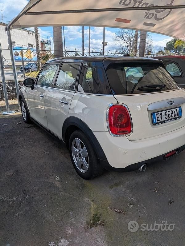 Usata Mini Cooper D Business 115 CV (84 kW) 2015 Beige Utilitaria