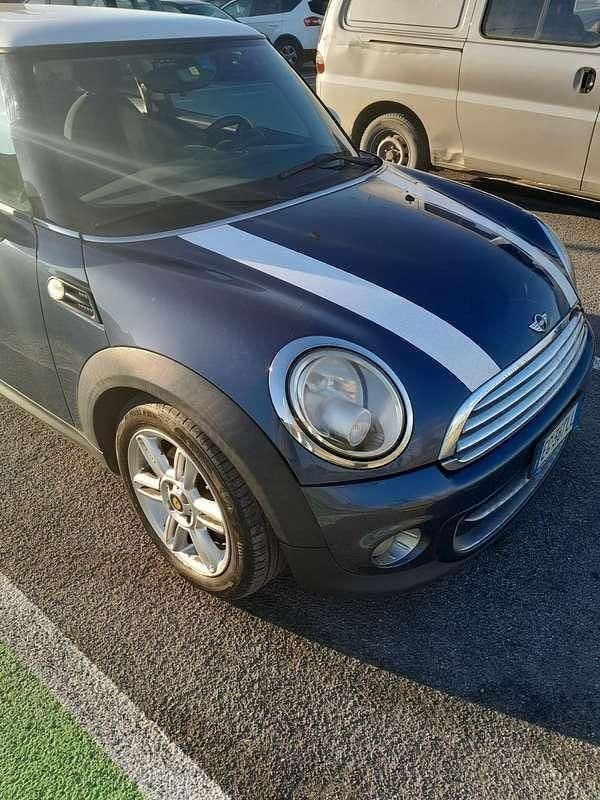 Usata Mini Cooper D 111 CV (81 kW) 2010 Blu/azzurro Utilitaria