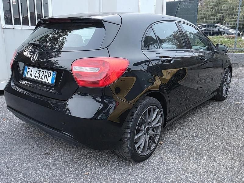 Usata Mercedes A180 122 CV (89 kW) 2015 Nero Berlina