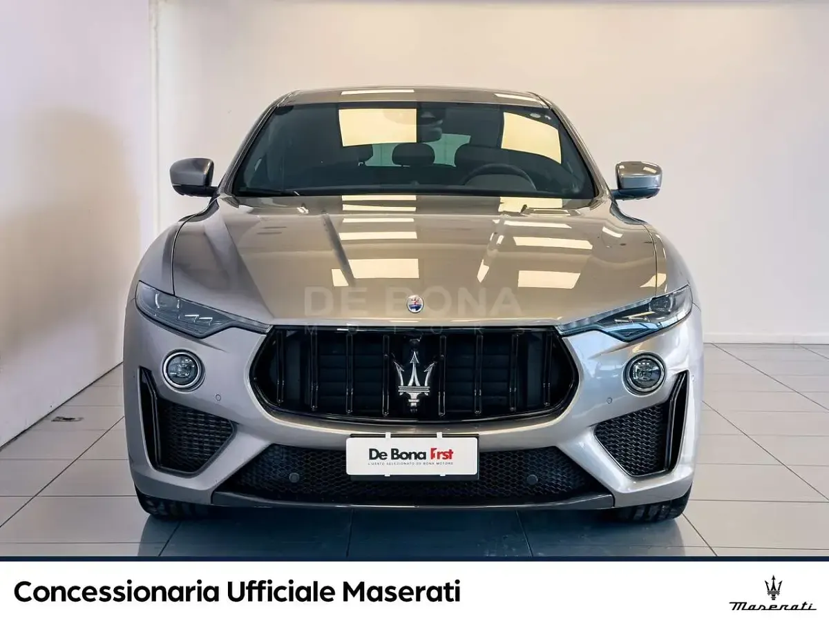 Usata Maserati Levante 581 CV (427 kW) 2020 Grigio SUV