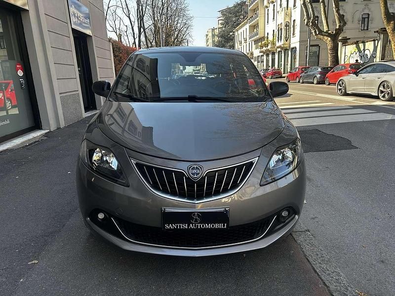Usata Lancia Ypsilon Gold 69 CV (50 kW) 2021 Grigio Utilitaria