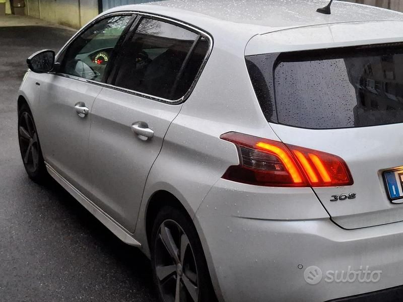 Usata Peugeot 2008 130 CV (95 kW) 2018 Bianco SUV