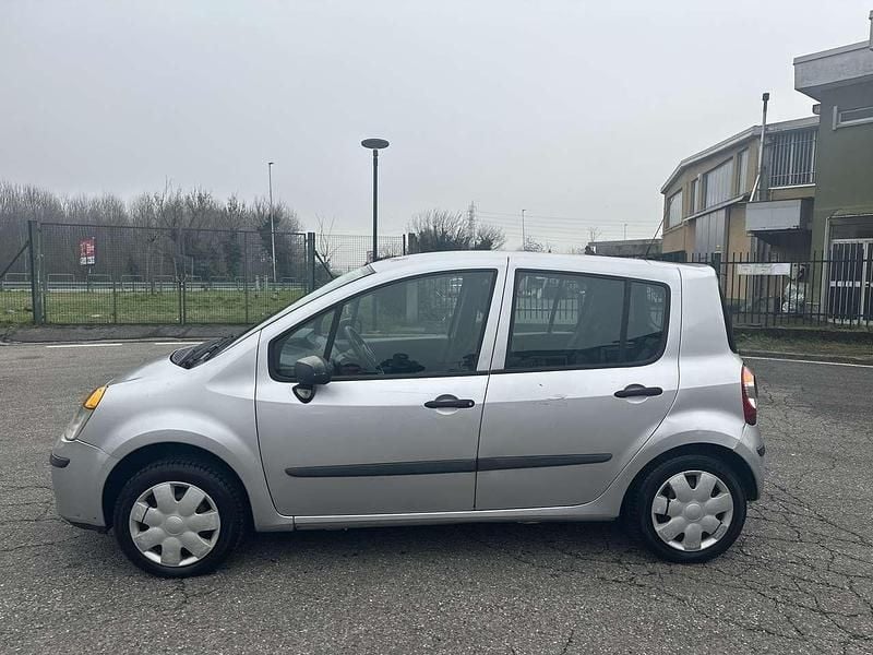 Argento Usata 2007 Renault Modus Monovolume | 1600 € (Buon prezzo) - Immagine 1/4