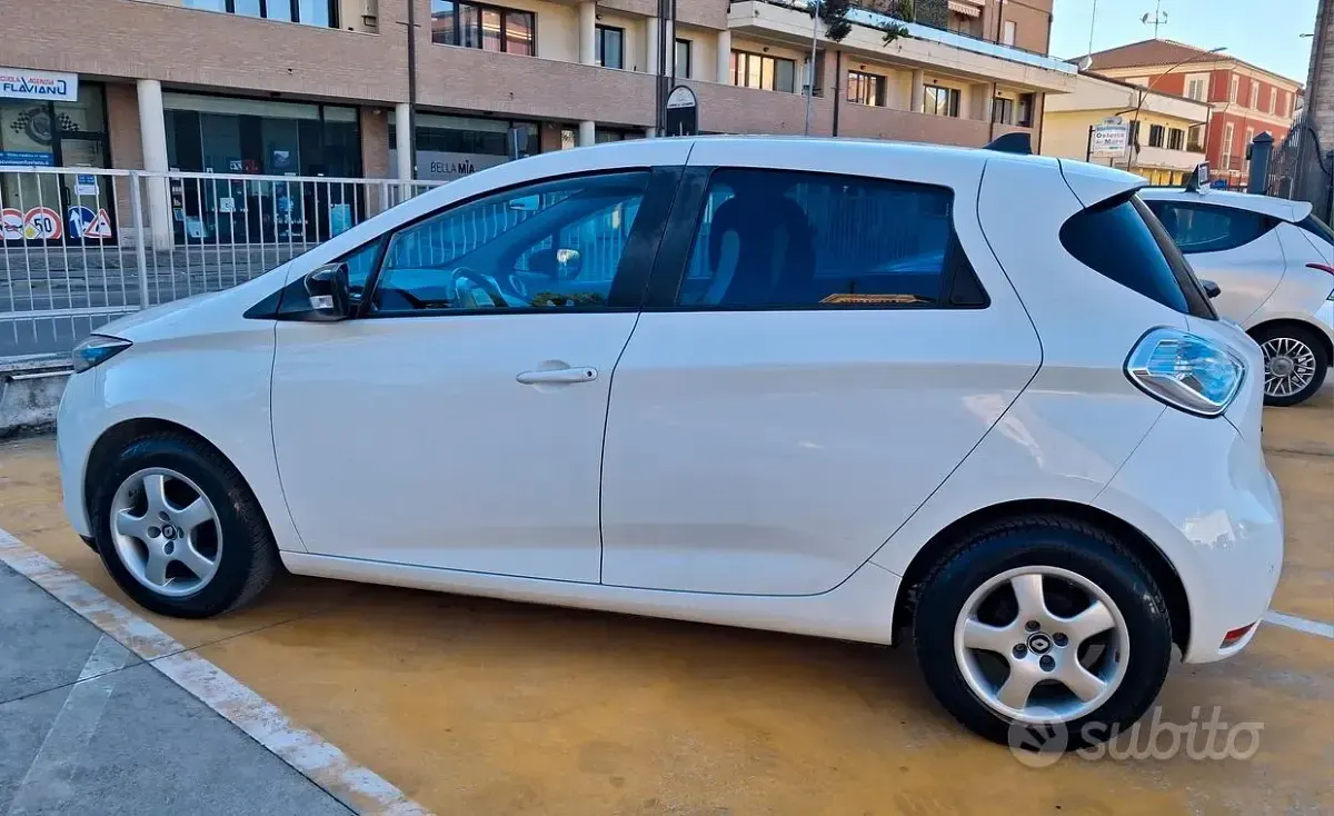 Usata Renault Zoe 27 kW (38 CV) 2015 Bianco Utilitaria