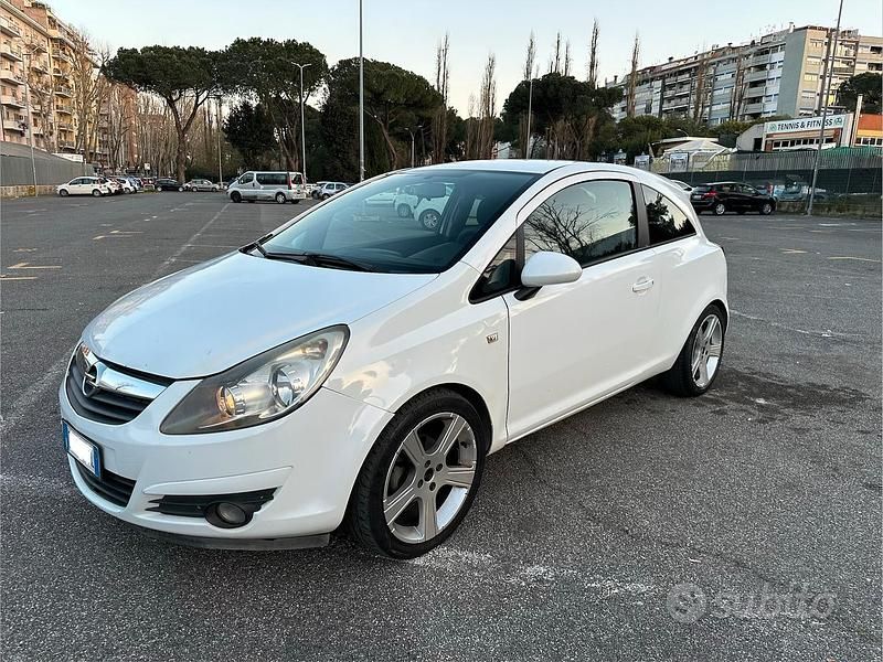 Usata Opel Corsa Enjoy 80 CV (58 kW) 2009 Bianco Utilitaria
