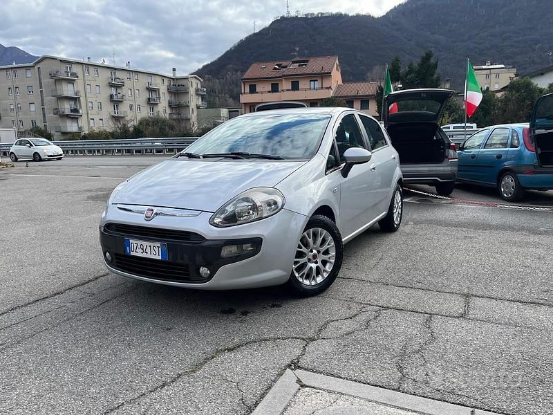 Grigio Usata 2009 Fiat Punto Evo Due volumi | 4500 € (Buon prezzo) - Immagine 1/4
