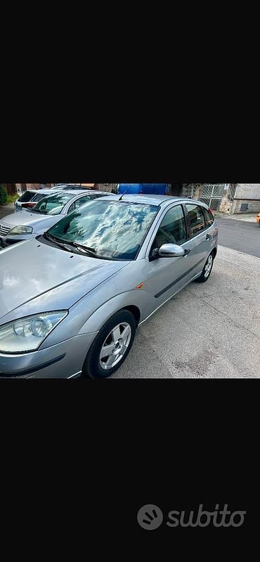 Usata Ford Focus Zetec 101 CV (74 kW) 2004 Grigio Berlina