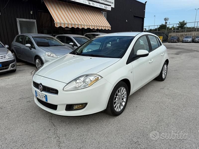 Usata Fiat Bravo Easy 120 CV (88 kW) 2010 Bianco Utilitaria