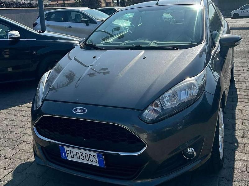Usata Ford Fiesta Titanium 60 CV (44 kW) 2016 Grigio Utilitaria