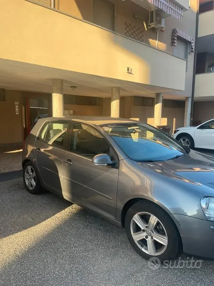 Usata VW Golf V 102 CV (75 kW) 2007 Berlina