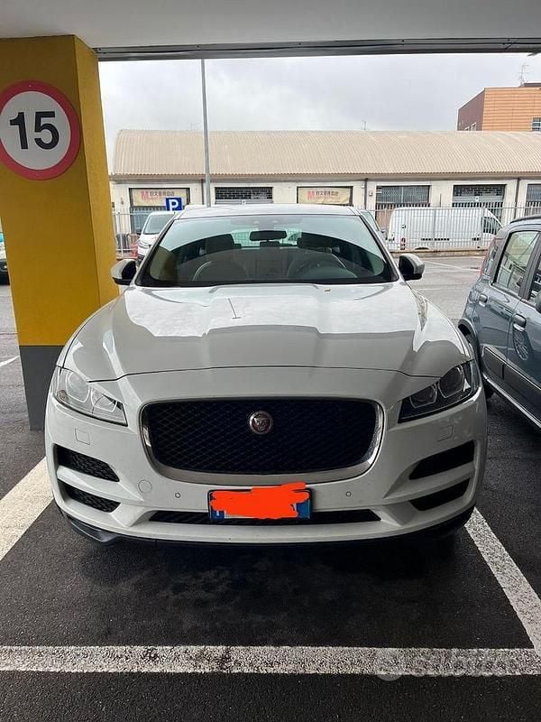 Bianco Usata 2017 Jaguar F-Pace SUV | 18.000 € (Buon prezzo) - Immagine 1/4