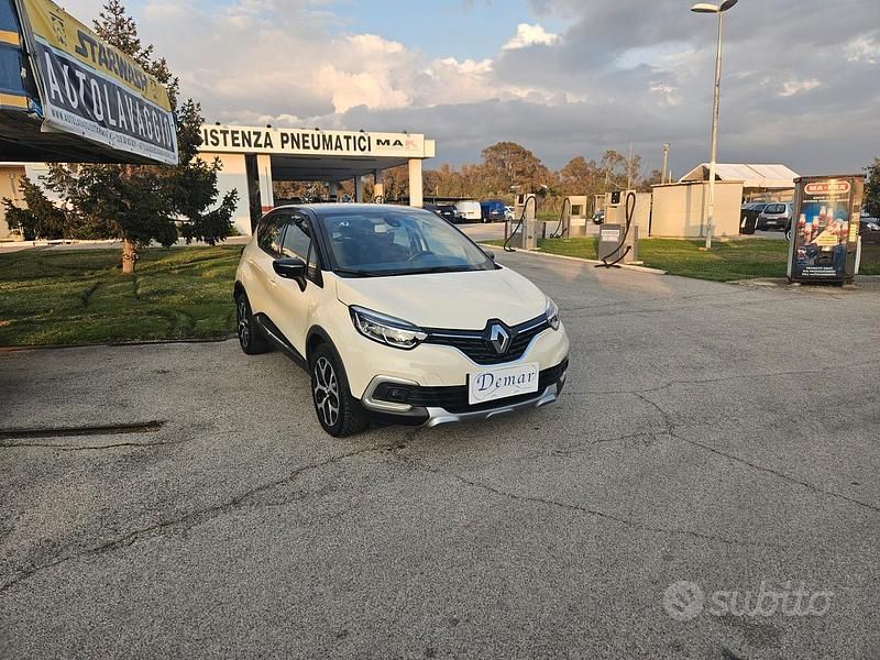 Usata Renault Captur Intens 90 CV (66 kW) 2018 Beige SUV