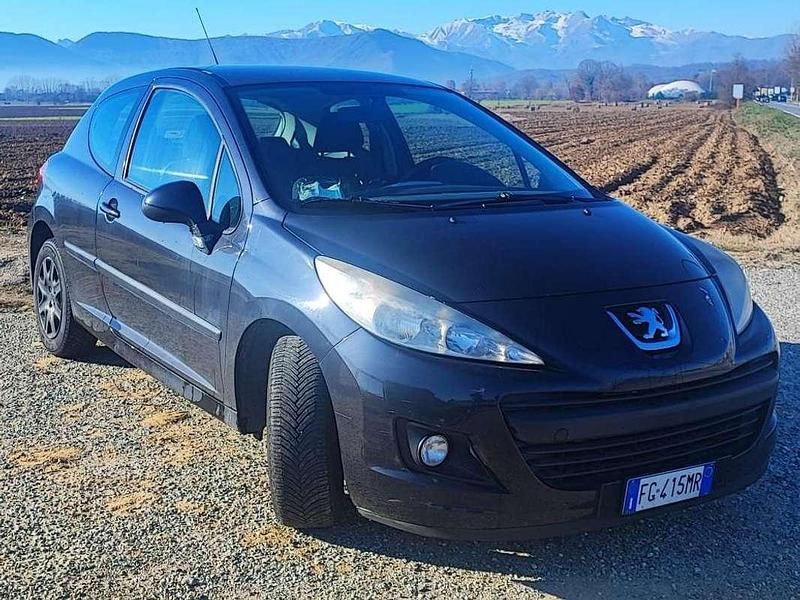Usata Peugeot 207 Access 73 CV (53 kW) 2011 Nero Berlina