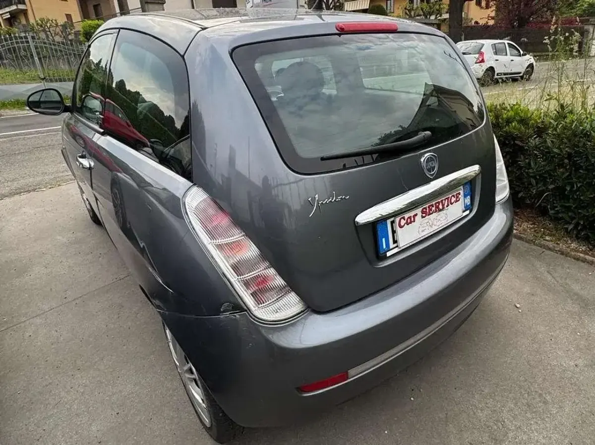 Usata Lancia Ypsilon 69 CV (50 kW) 2011 Argento Utilitaria