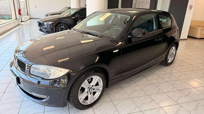 Nero Usata 2011 BMW 120 Due volumi | 5490 € (Super prezzo) - Immagine 1/4