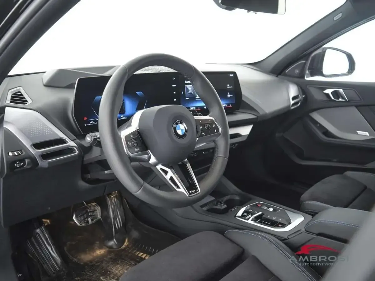 Nuova BMW 118 M Sport 150 CV (110 kW) 2026 Black sapphire metallizzato Utilitaria