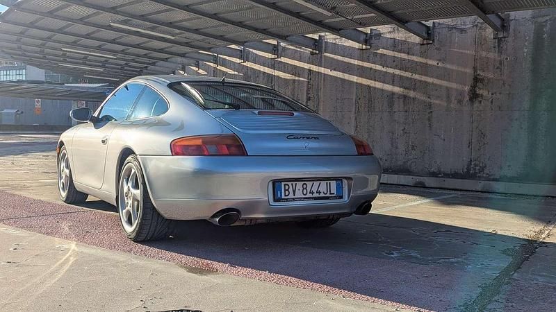 Usata Porsche 911 Carrera 300 CV (220 kW) 1998 Grigio Coupé