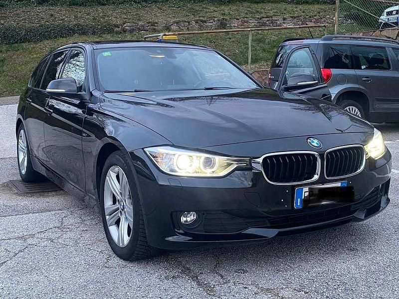Usata BMW 320 Sport Line 184 CV (135 kW) 2012 Nero Station wagon