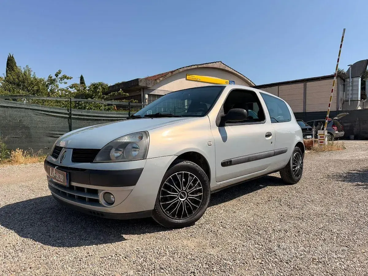 Usata Renault Clio II 57 CV (41 kW) 2004 Berlina