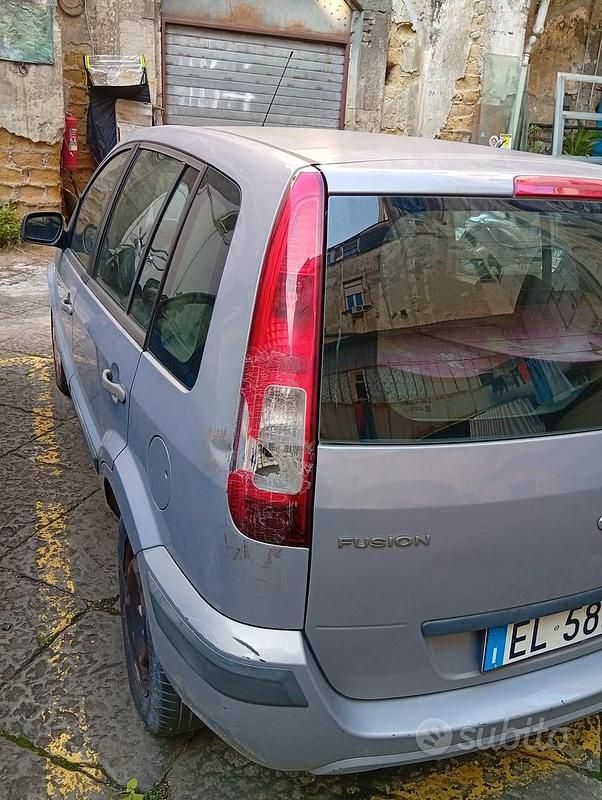 Begagnad Ford Fusion 80 HK (58 kW) 2012 Grå Halvkombi