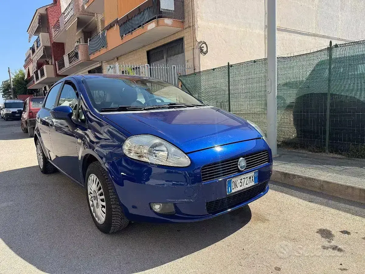 Usata Fiat Grande Punto Dynamic 65 CV (47 kW) 2007 Bluazzurro Utilitaria