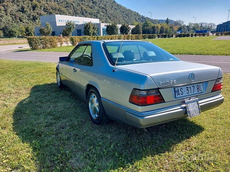 Usata Mercedes 200 135 CV (99 kW) 1994 Argento Coupé
