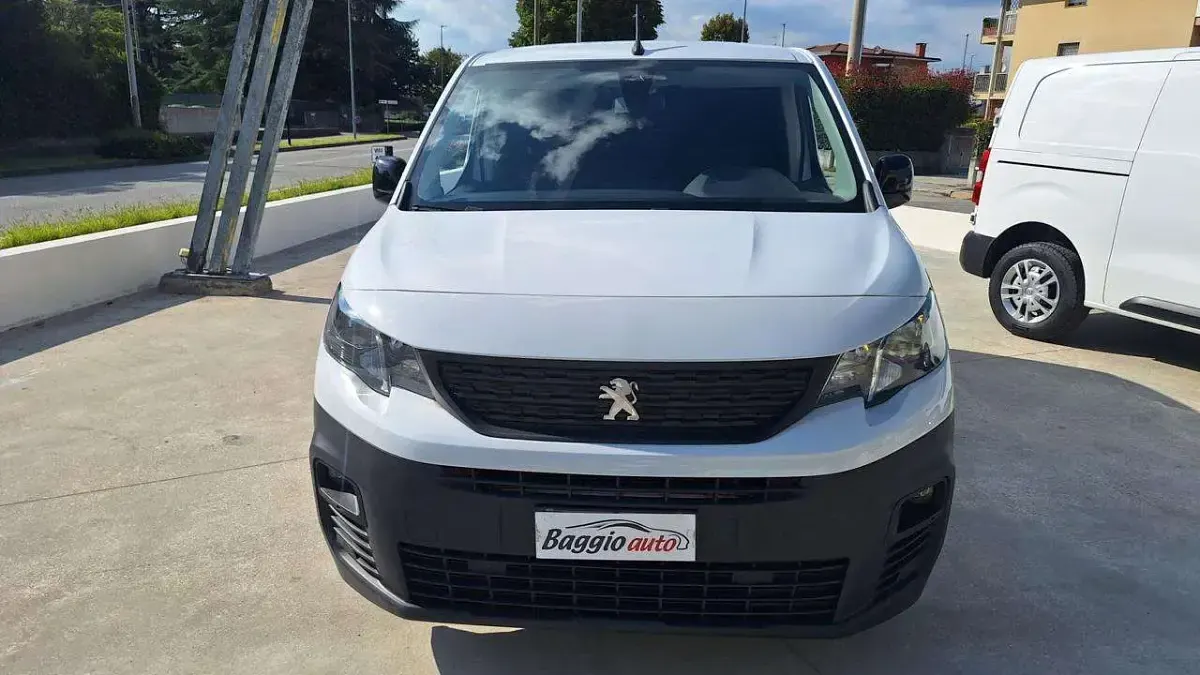 Usata Peugeot Partner Premium 102 CV (75 kW) 2023 Bianco pastello Monovolume