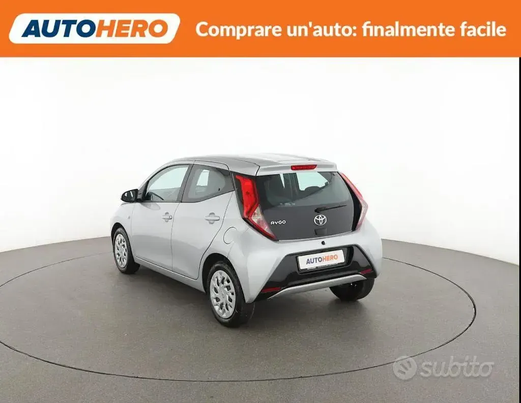 Usata Toyota Aygo 72 CV (52 kW) 2019 Grigio Utilitaria