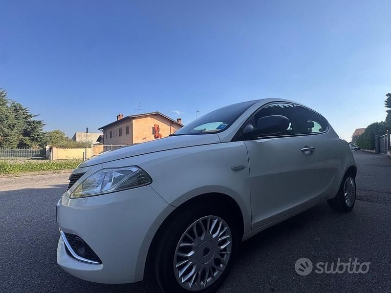 Usata Lancia Ypsilon Silver 69 CV (50 kW) 2016 Bianco Utilitaria